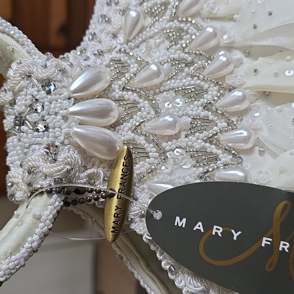 Mary Frances Pearl Beaded Clutch 🤍
